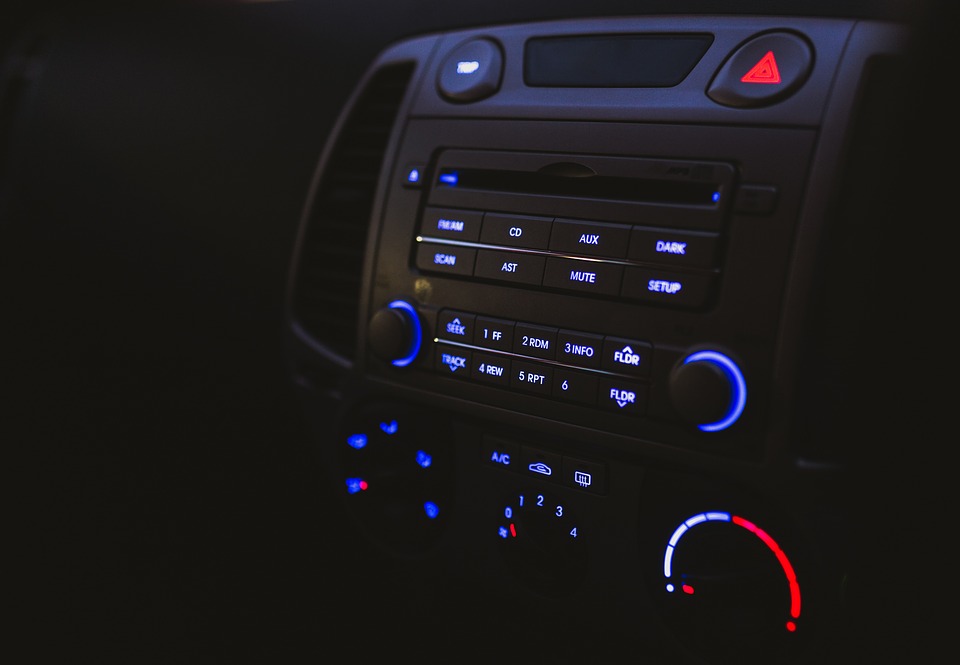 ILUSTRASI: Fasilitas audio musik di kendaraan/Pixabay