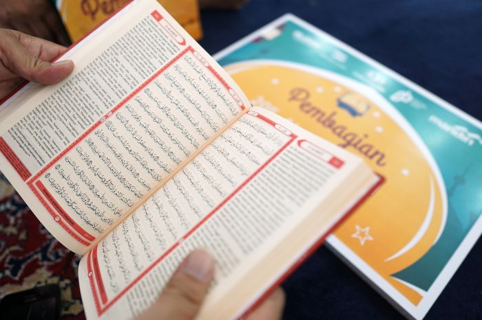 Ilustrasi membaca kitab suci Al-Qur'an/ANTARA FOTO/Adiwinata Solihin