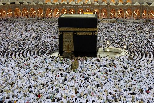 Ilustrasi: Ribuan umat muslim dari penjuru dunia saat menjalankan ibadah umrah di Masjidil Haram, Mekkah, Saudi Arabia (17/8)/FOTO ANTARA/Kuwadi