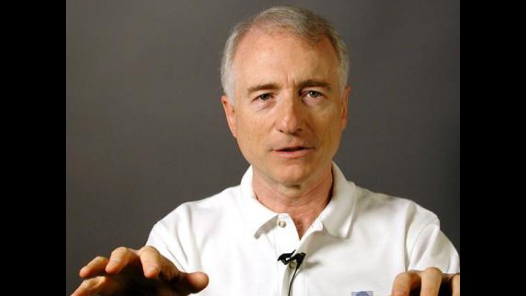 Larry Tesler, penemu teknolgi cut, copy, dan paste di komputer.