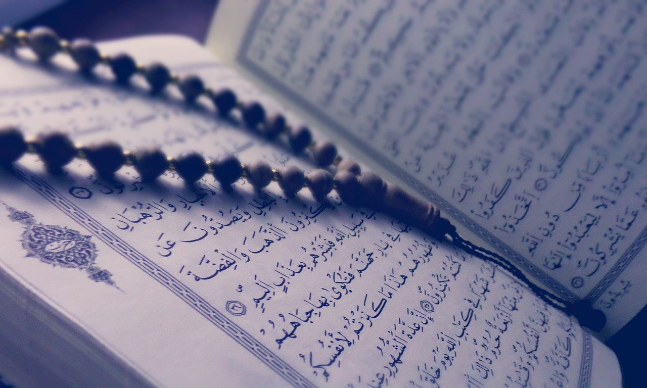 Keutamaan Membaca Surat Al Kahfi Setiap Hari Jumat