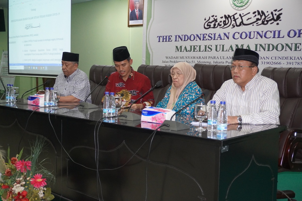 (Ki-ka) KH. Abdul Rahman Dahlan, KH. Asrorun Niam Sholeh, Prof. Huzaemah Tahido Tanggo, KH. Hamdan Rasyid/mui.or.id