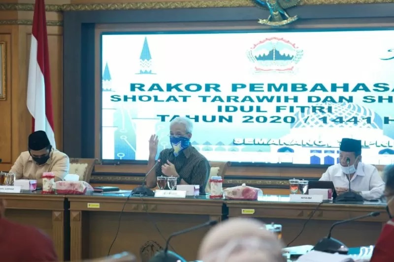 Gubernur Ganjar Pranowo memimpin Rakor Pembahasan Pelaksanaan shalat Tarawih dan shalat Idul Fitri, Selasa (7/4). (ANTARA/HO-Humas Pemprov Jawa Tengah)