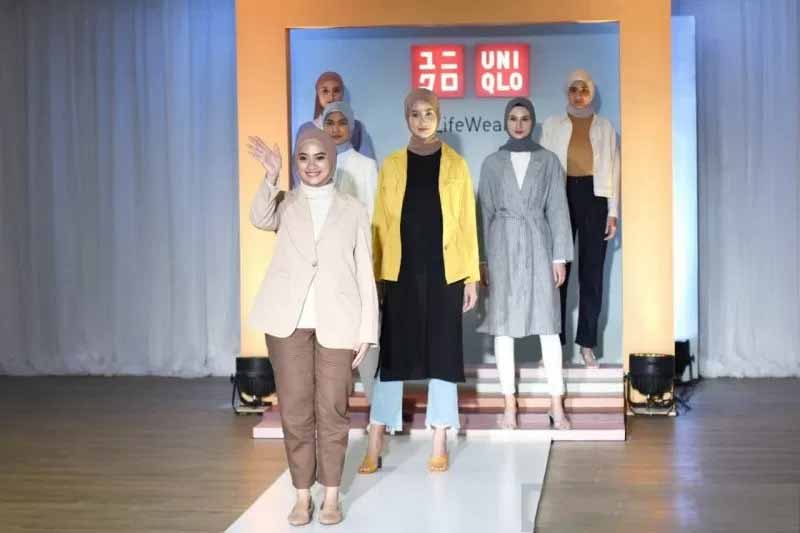 Ayudia Bersama UNIQLO Rilis 50 Fashion Busana Hijab