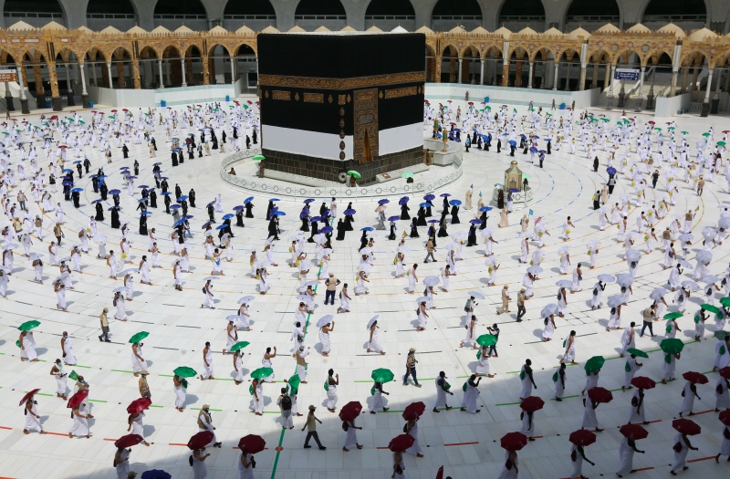 Jemaah Haji Terapkan Jarak Fisik Selama Ibadah