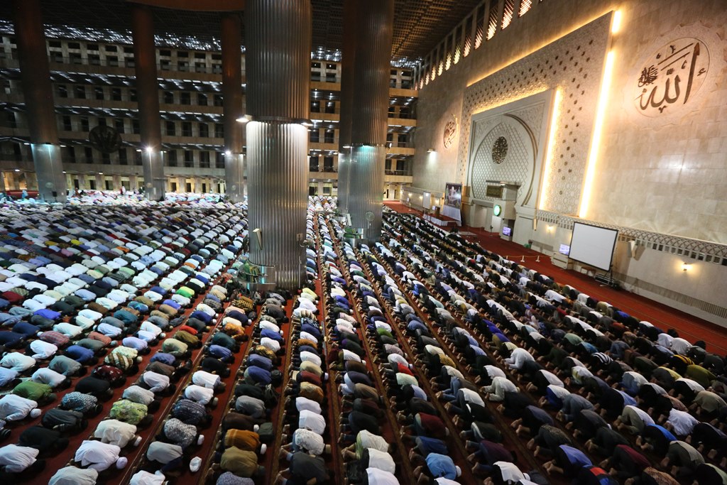 Suasana Salat di Masjid Istiqlal (Foto: MI/Ramdani)
