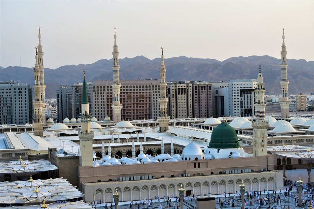 Masjid Nabawi, tempat Nabi Muhammad SAW dimakamkan (Gambar oleh Konevi dari Pixabay)