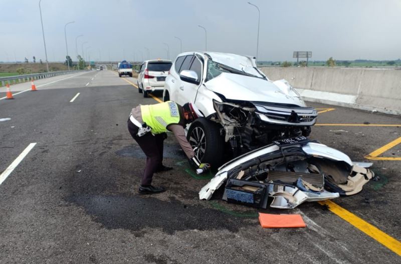 Kondisi mobil yang ditumpangi Vanessa Angel usai mengalami kecelakaan di ruas tol Jombang-Mojokerto KM 672, Kamis (4/11/2021). (Foto: IST)
