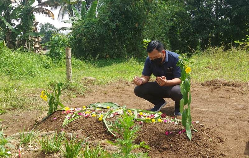 Ilustrasi Ziarah Kubur (Foto: Media Indonesia/Kristiadi)