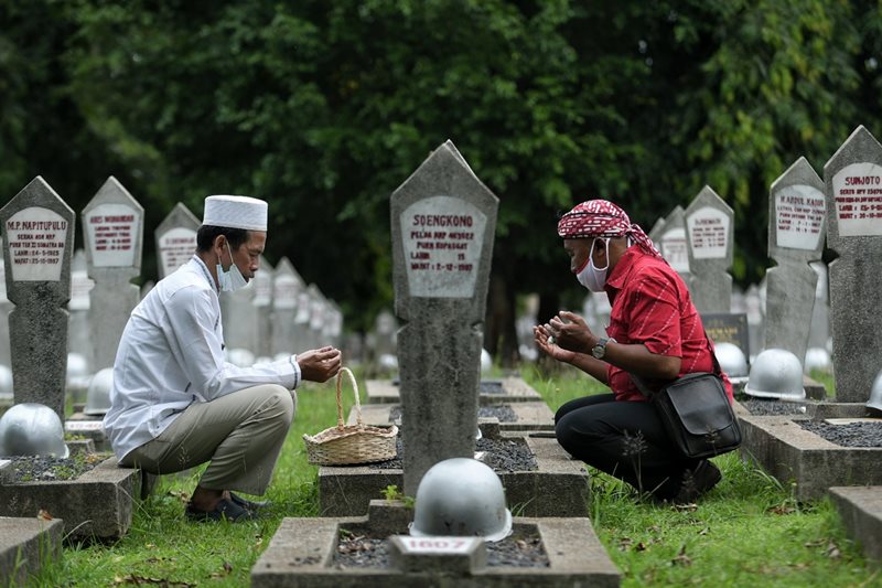 Ilustrasi Ziarah Kubur (Foto: Media Indonesia/Andri Widianto)