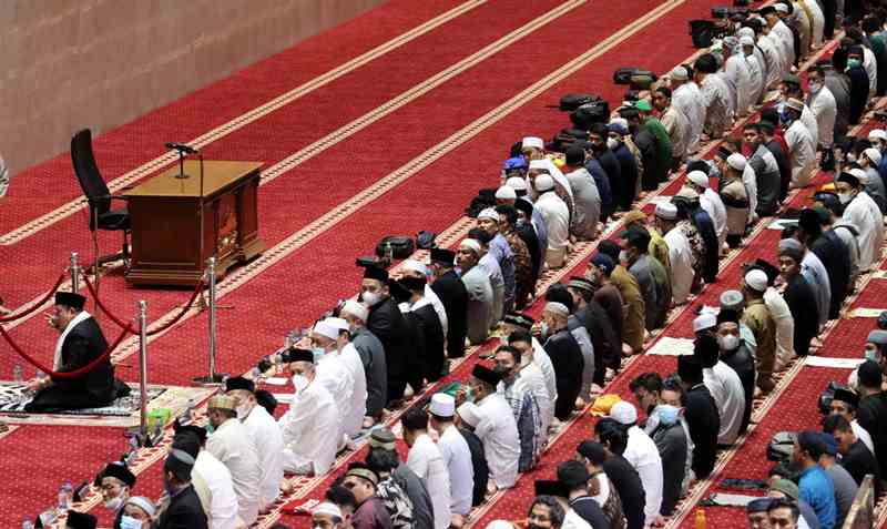 Salat Tarawih di Masjid Istiqlal (Foto: Media Indonesia_ADAM DWI)