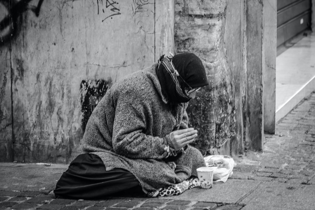 Zakat Fitrah (Photo by sergio omassi from Pexels)
