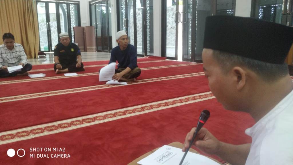 Ustaz Sobih AW Adnan mengkaji sirah nabawiyah atau sejarah hidup rasulullah di masjid Nursiah Daud Paloh, Lampung (Foto: Ist)