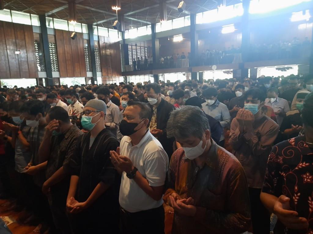 Salat Gaib untuk Eril yang digelar masyarakat di Masjid Salman ITB Bandung (Foto: Ist)