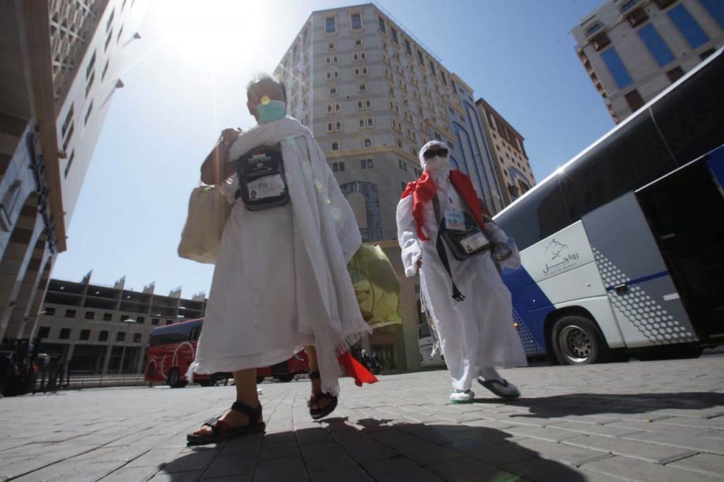 Jemaah Haji Indonesia berada si sekitar Tabah Tower Hotel, Madinah. (Foto: MI-Susanto)