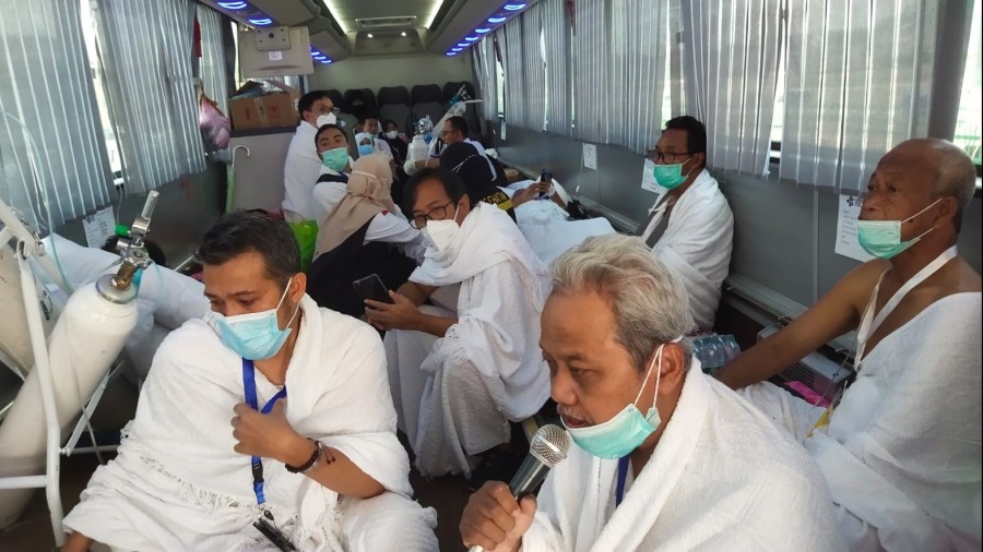 10 Bus Antar  Jemaah Indonesia yang Sakit Safari Wukuf  di Arafah