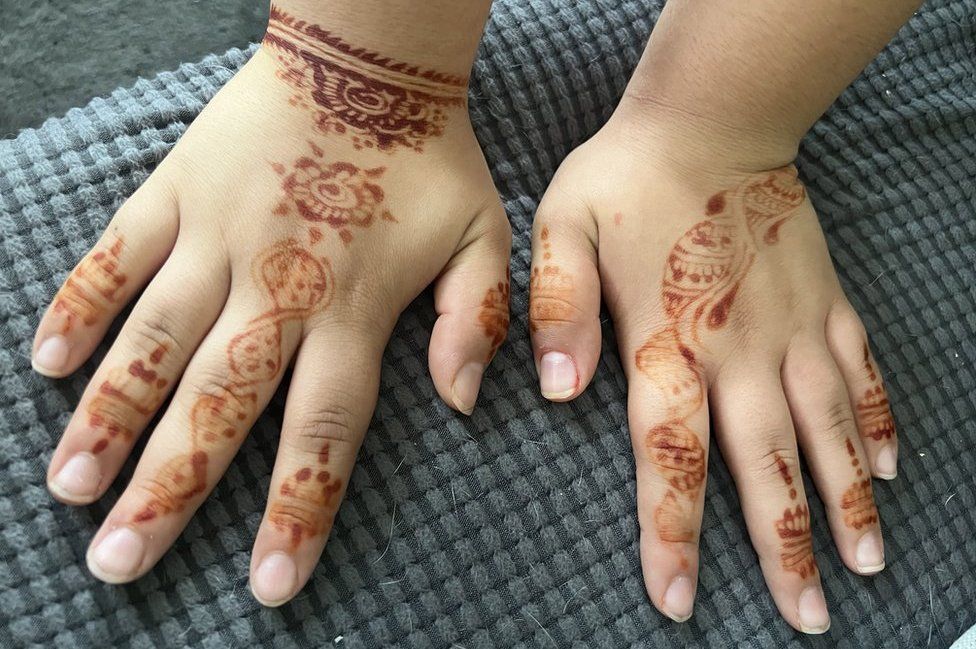 Pakai Henna Setelah Iduladha, Ayah Dikeluarkan dari Kelas