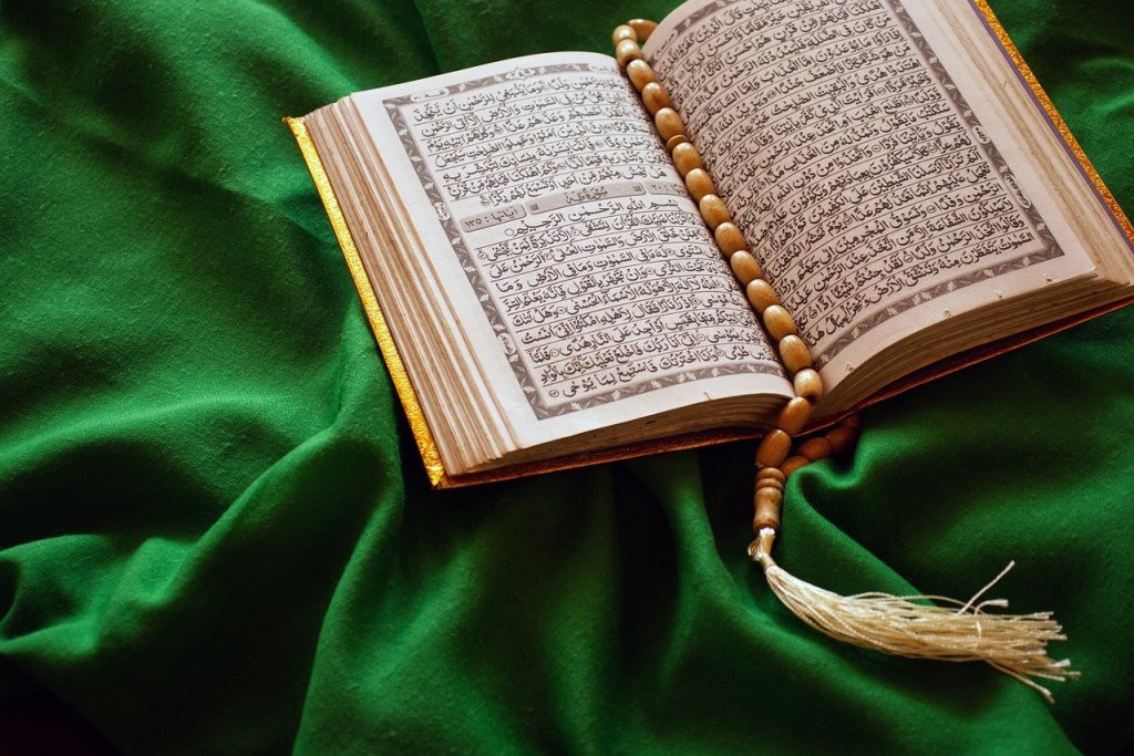 Al Quran (Gambar oleh Ali Burhan dari Pixabay)
