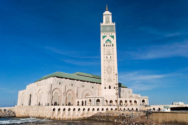 Masjid Hassan II Dibangun di atas  Samudera Atlantik dan punya menara tertinggi di dunia