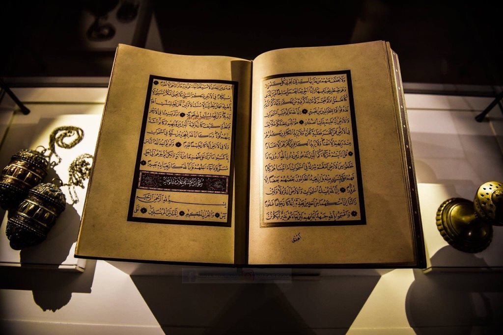 Al Quran (Gambar oleh Hamza Sefa Yılmaz dari Pixabay)