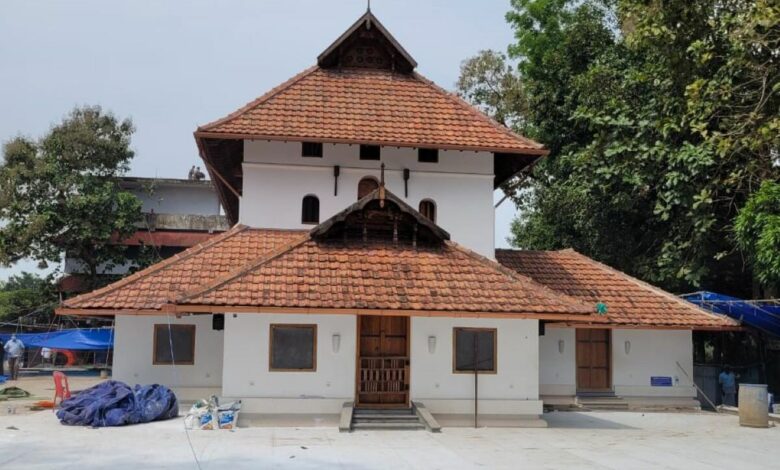 Masjid Tertua di India dan Kisah Bulan Terbelah Dua