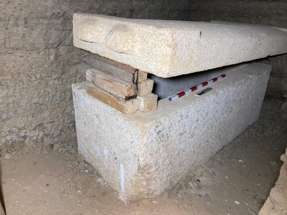 Makam Mesir kuno, Artefak Ditemukan di Dekat Piramida Giza