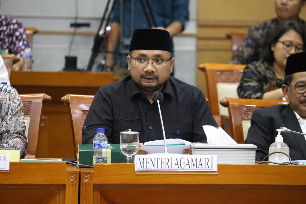 Menag Yaqut Cholil saat membahas Biaya Haji 2023 bersama dengan Komisi VIII DPR RI (Foto: Dok Humas Kemenag)