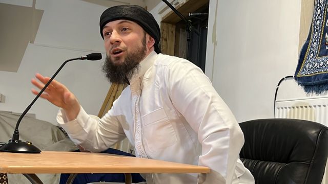 Yusuf Oak, Menjadi Mualaf Karena Menemukan Al-Quran di Stadion MU