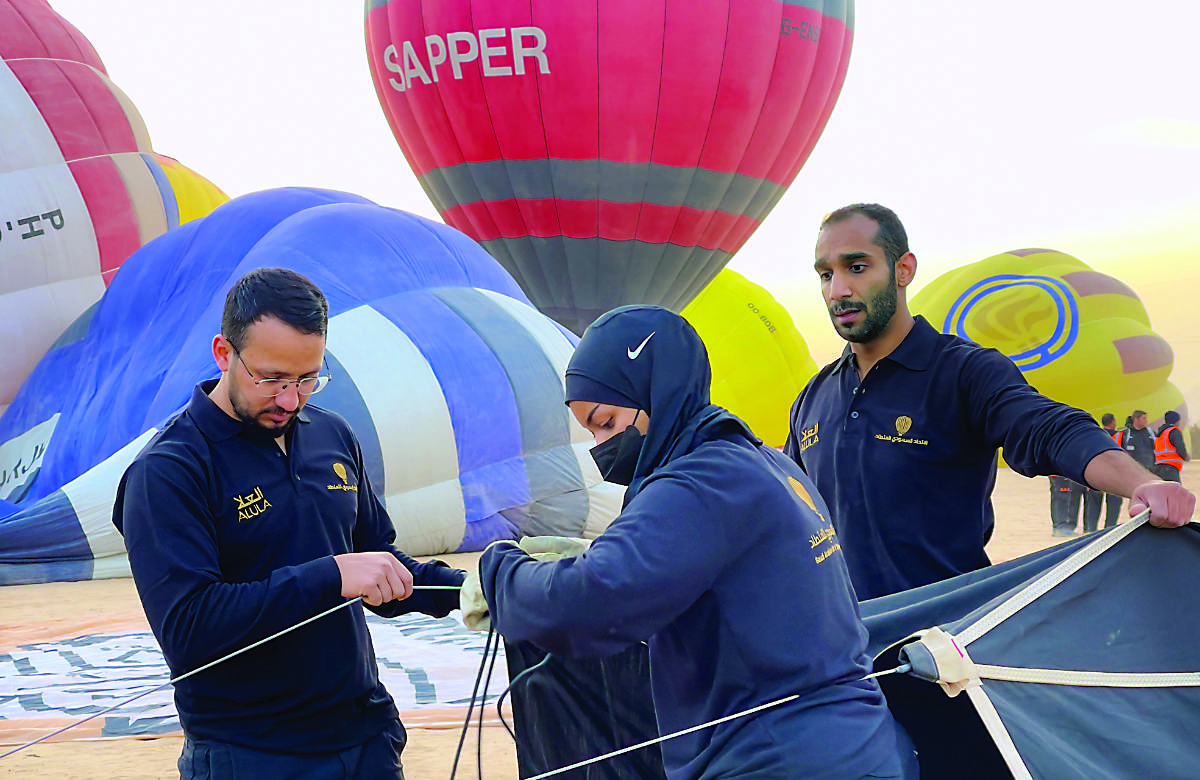 Pilot balon udara Afrah Al-Harbi menginspirasi para wanita muda untuk menggapai langit dalam karir dan hobi mereka. (Dok)