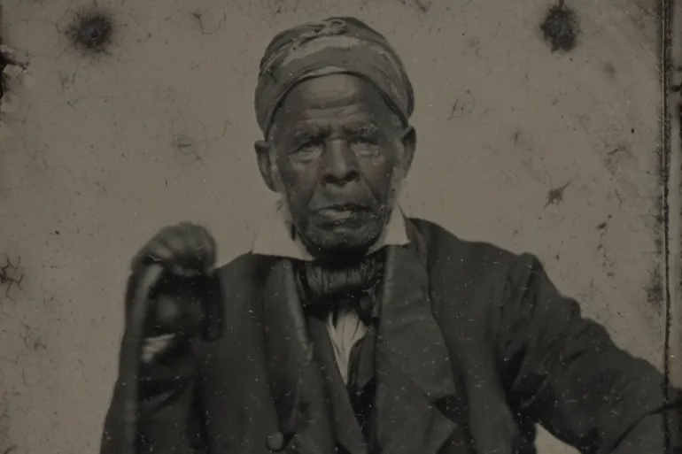 Omar ibn Said, lahir di Senegal pada tahun 1770, menganut praktik Islam saat diperbudak selama beberapa dekade di AS [Perpustakaan Buku dan Naskah Langka Beinecke, Universitas Yale]