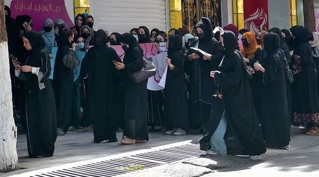 Mumbai College Melonggarkan Larangan Burqa Setelah Protes Mahasiswa