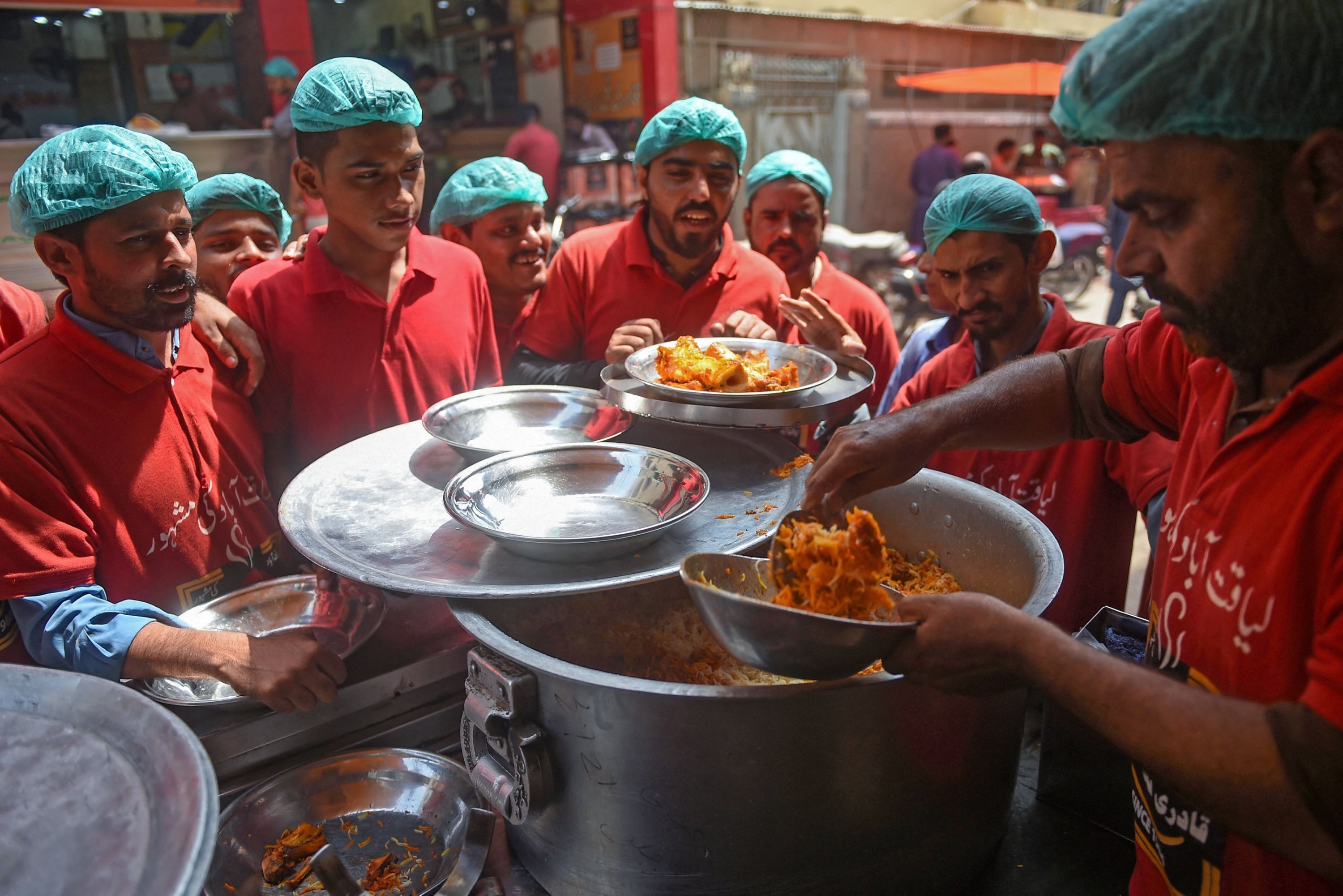 Perseteruan Biryani di Pakistan: Duel Restoran Meningkatkan Selera Makan Orang Asia Selatan