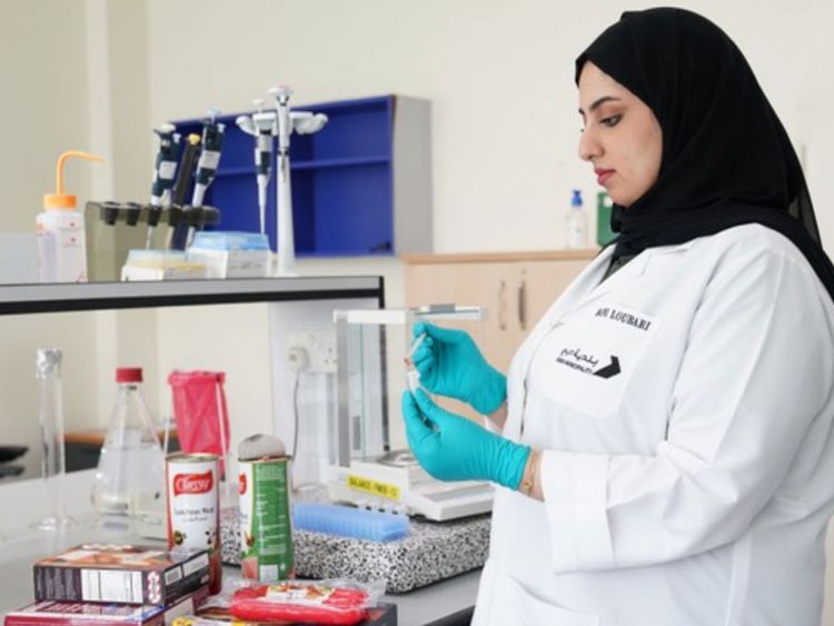 Teknologi baru di Laboratorium Pusat Dubai Mudah Mendeteksi Produk Sampingan Babi