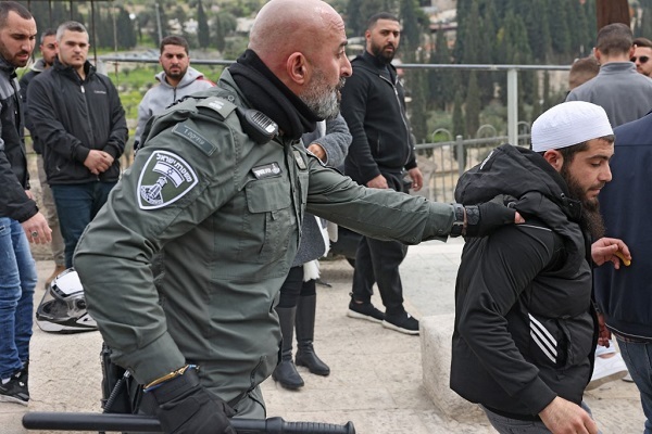 Pasukan Israel Serang Jamaah Salat Jumat yang Akan Masuk ke Masjid Al-Aqsa