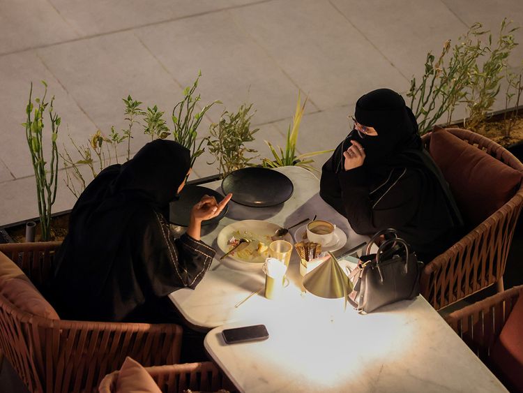 Arab Saudi:  45% Angkatan Kerja Pariwisata adalah Perempuan