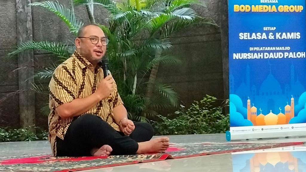 CEO Media Group Mohamad Mirdal Akib saat mengisi sharing session Ramadan 2024 di area Masjid Nursiah Daud Paloh (Foto: Dok DKM NDP)