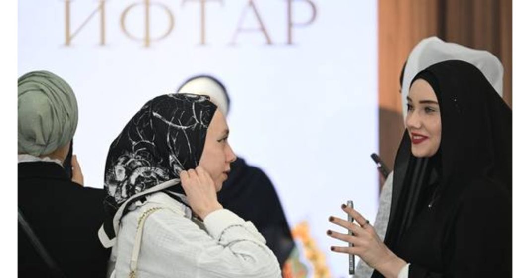 Rusia Izinkan Hijab di Foto untuk Dokumen Kewarganegaraan