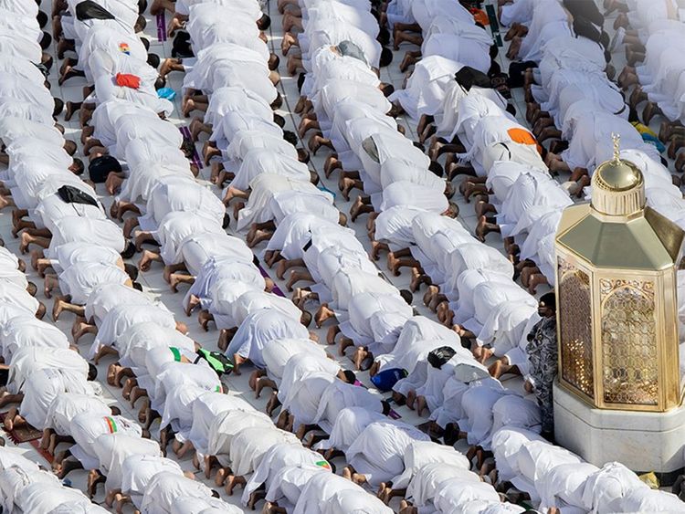 Peraturan Haji Baru:  Warga Saudi Tak Berizin Dilarang Masuk ke Makkah Mulai 4 Mei