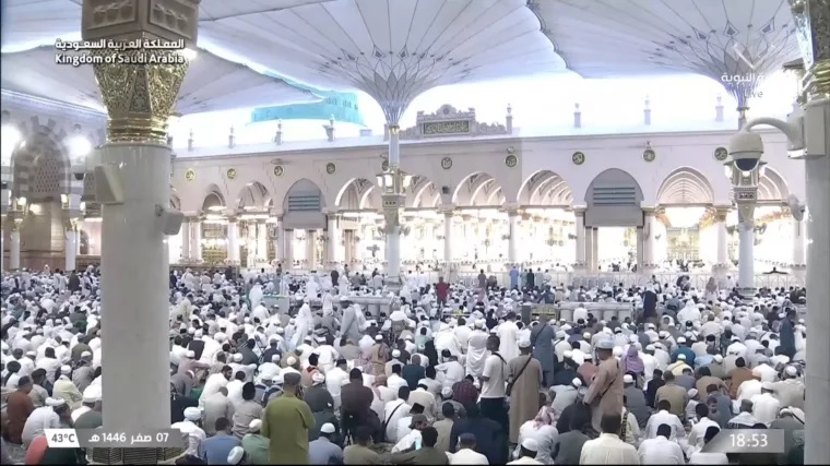 Masjid Nabawi Dalam Proses Pengecatan