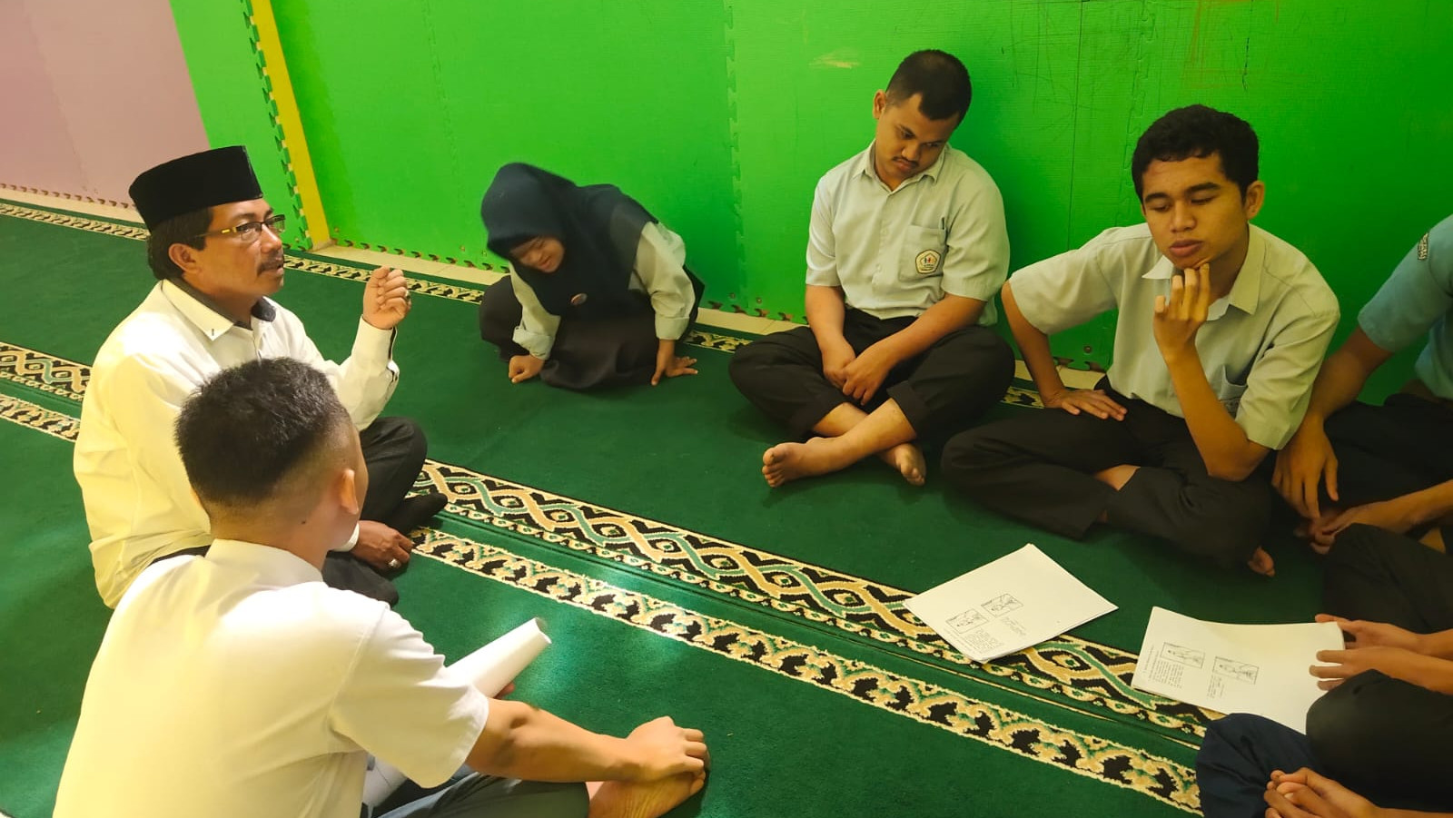 Kegigihan Rusman Edi Ajarkan Alquran Pada Anak Berkebutuhan Khusus