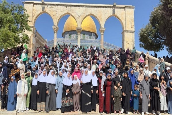 600 Gadis Palestina Rayakan Keputusan Berhijab di Masjid Al-Aqsa