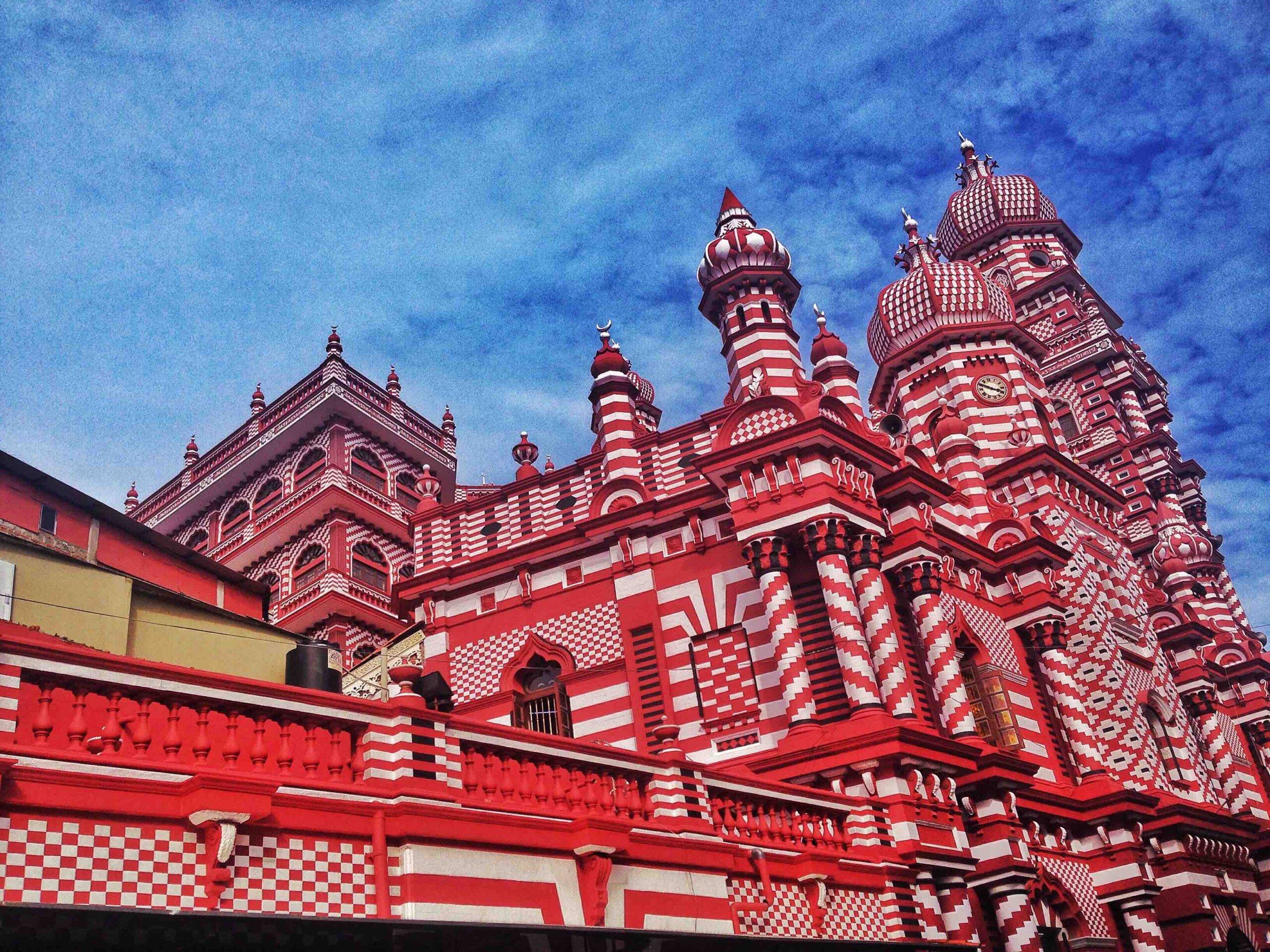 Masjid Merah di Sri Lanka, Masjid dengan 49 Menara