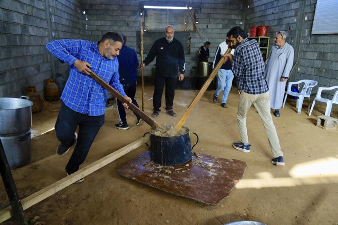 Sebuah Kota di Libya Bersatu untuk Membuat Hidangan Ramadan
