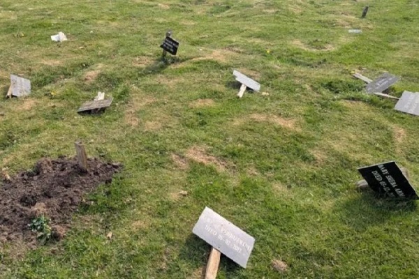 Kejahatan Mengerikan: Puluhan Makam Dirusak di Pemakaman Muslim di Watford