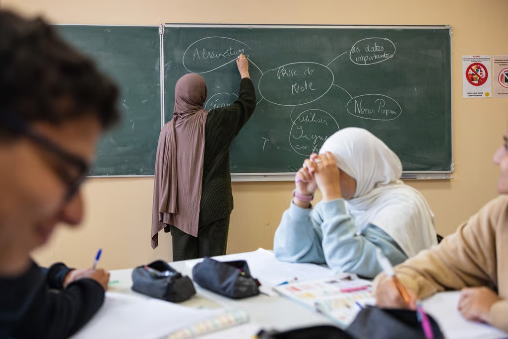 PM Prancis Kecam Usulan Melarang jilbab Bagi Anak-anak