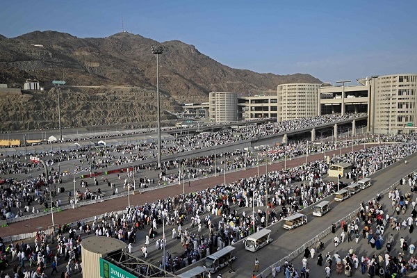 Seorang Wanita Melahirkan di Arafah Saat Haji 2025