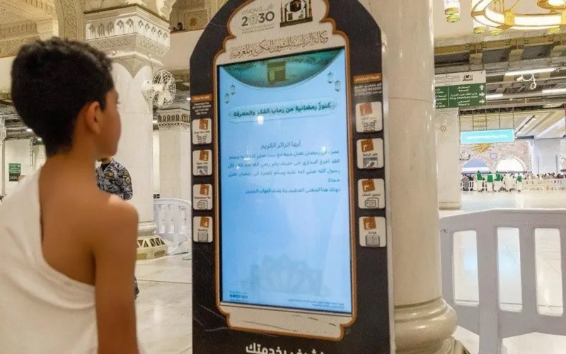 Masjid Nabawi Sediakan Layar Pintar yang Memandu Jemaah dalam 23 Bahasa