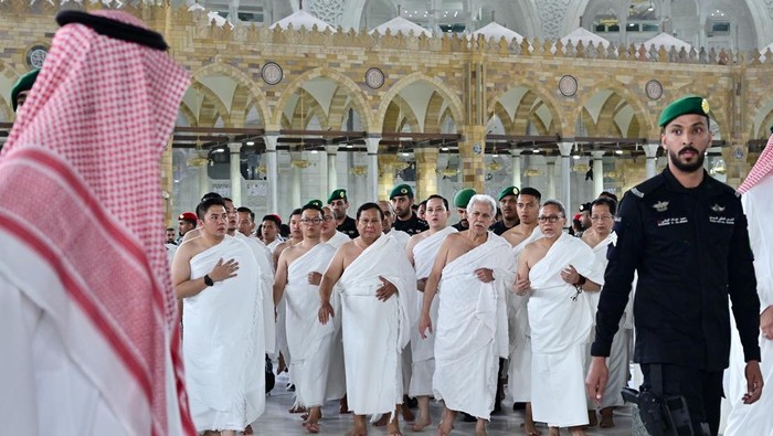 Prabowo menunaikan umroh. Foto: Dok