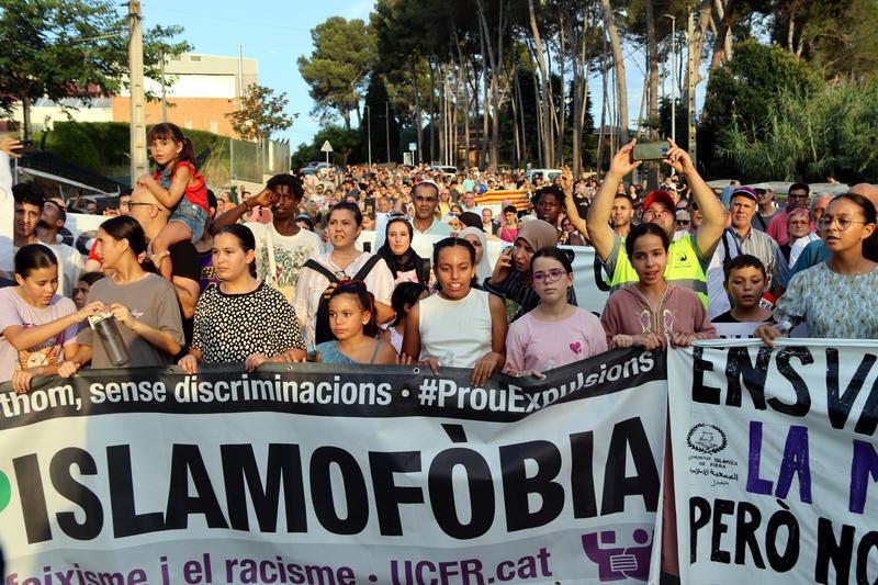 Spanyol: Aksi Unjuk Rasa di Piera Kecam Islamofobia Setelah Pembakaran Masjid Lokal