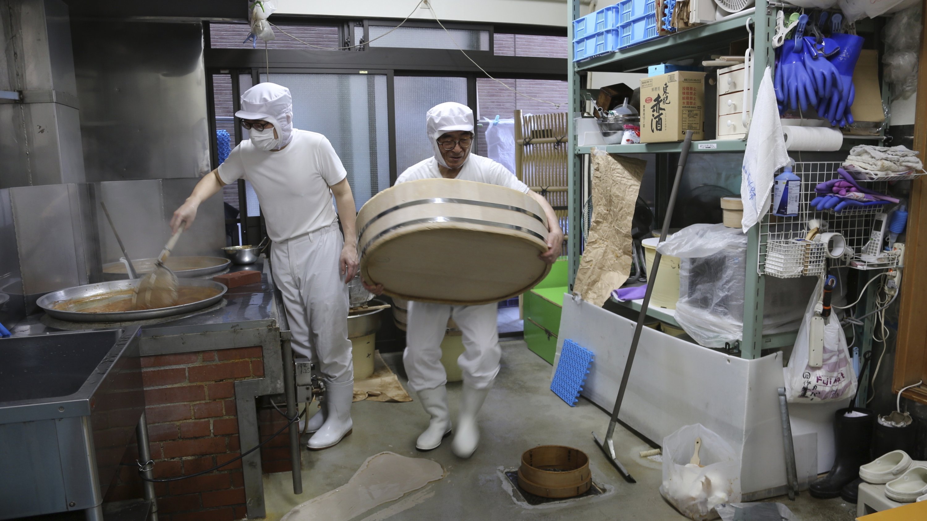 Di Tengah Hiruk Pikuk Tokyo, Ayah dan Anak Ini Meracik Warisan Kuliner dari Masa Edo